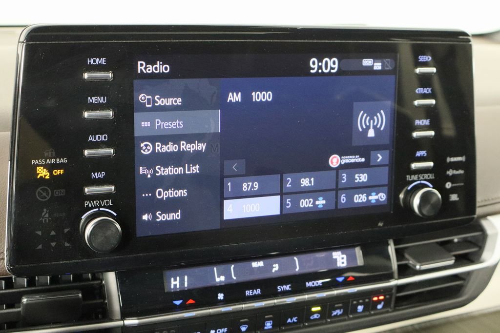 Used 2024 Toyota Sienna Platinum image 36