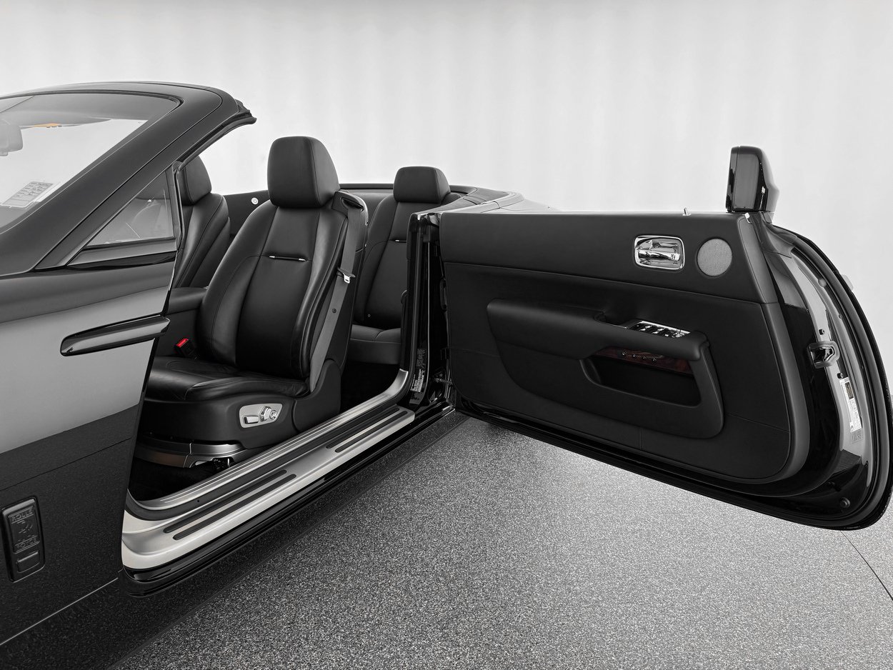 Used 2016 Rolls-Royce Dawn RWD image 13
