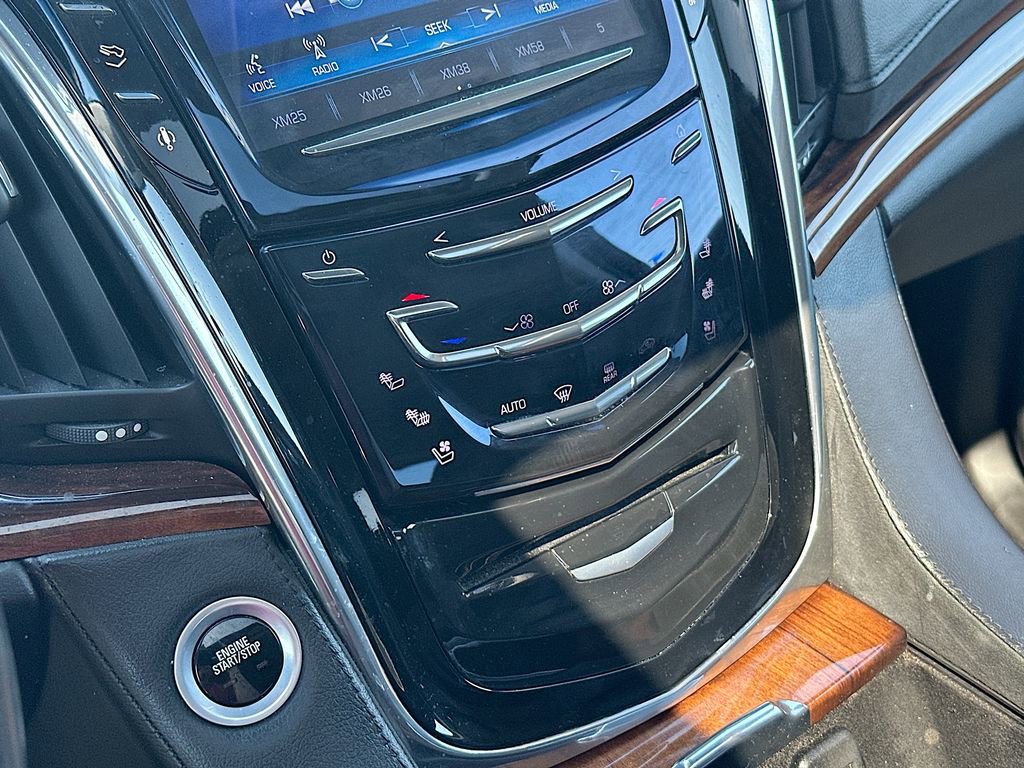 Used 2015 Cadillac Escalade Luxury image 14