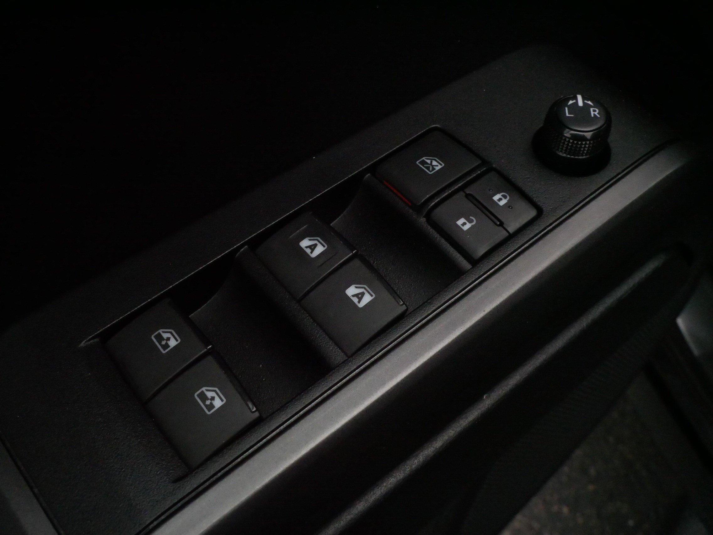 Used 2019 Toyota Tacoma TRD Sport AWD/4WD image 19