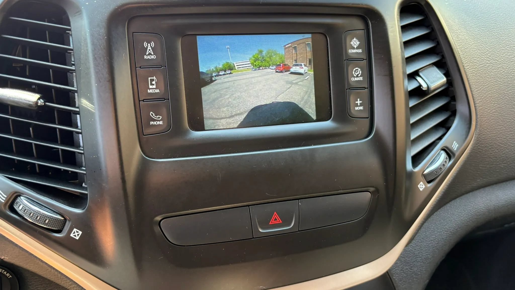 Used 2017 Jeep Cherokee Latitude w/ Cold Weather Group AWD/4WD image 19