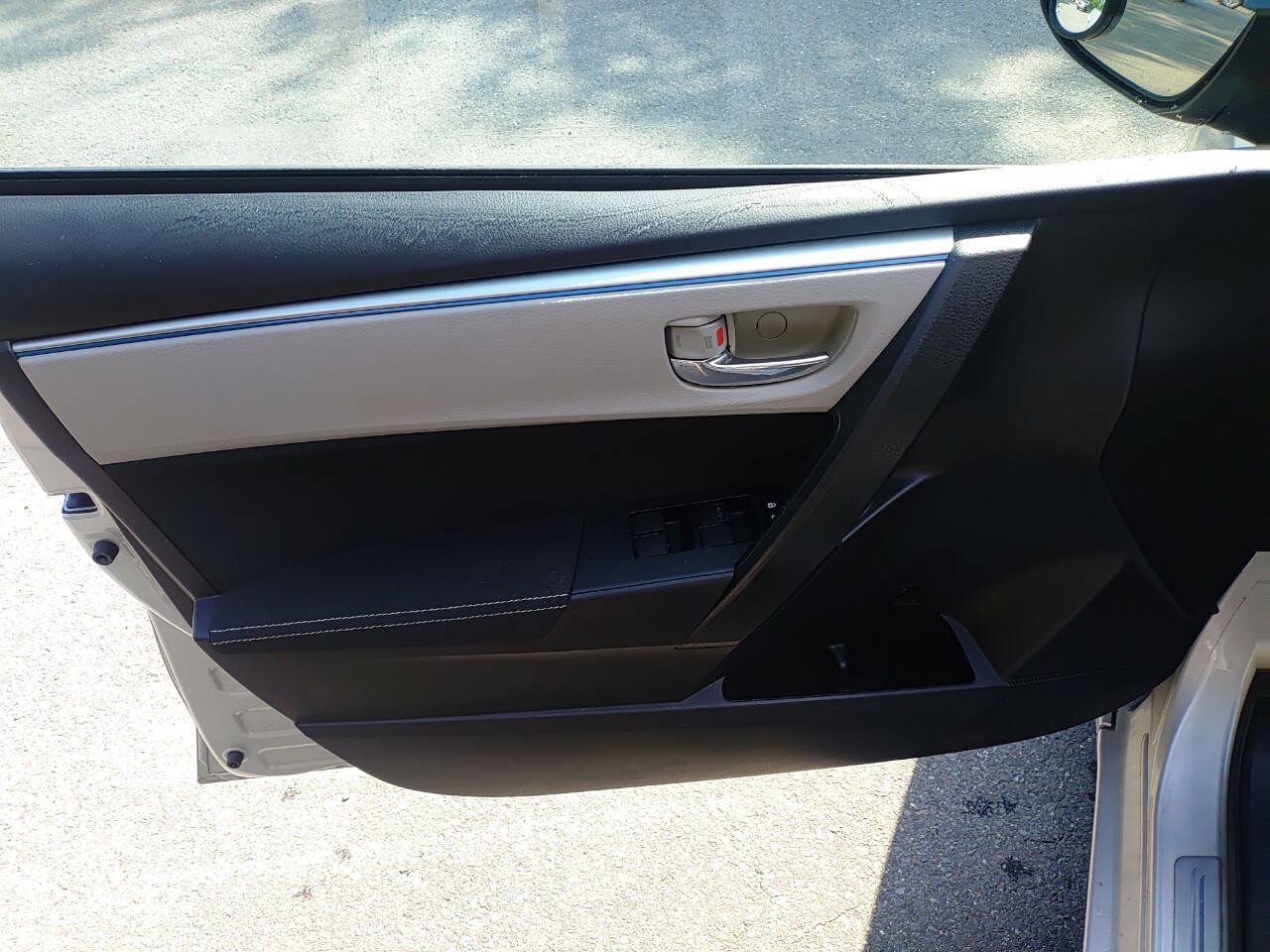 Used 2016 Toyota Corolla LE w/ Body Protection Package #1 FWD image 10