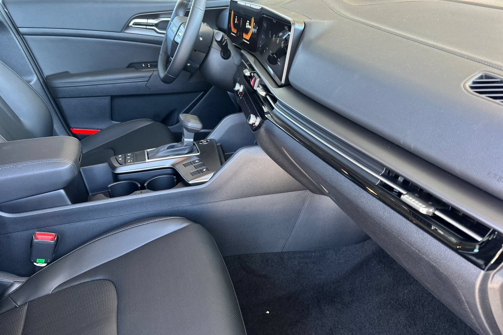 New 2026 Kia Sportage EX FWD image 16