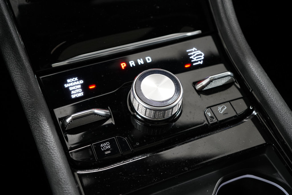 Used 2023 Jeep Grand Cherokee Overland AWD/4WD image 25