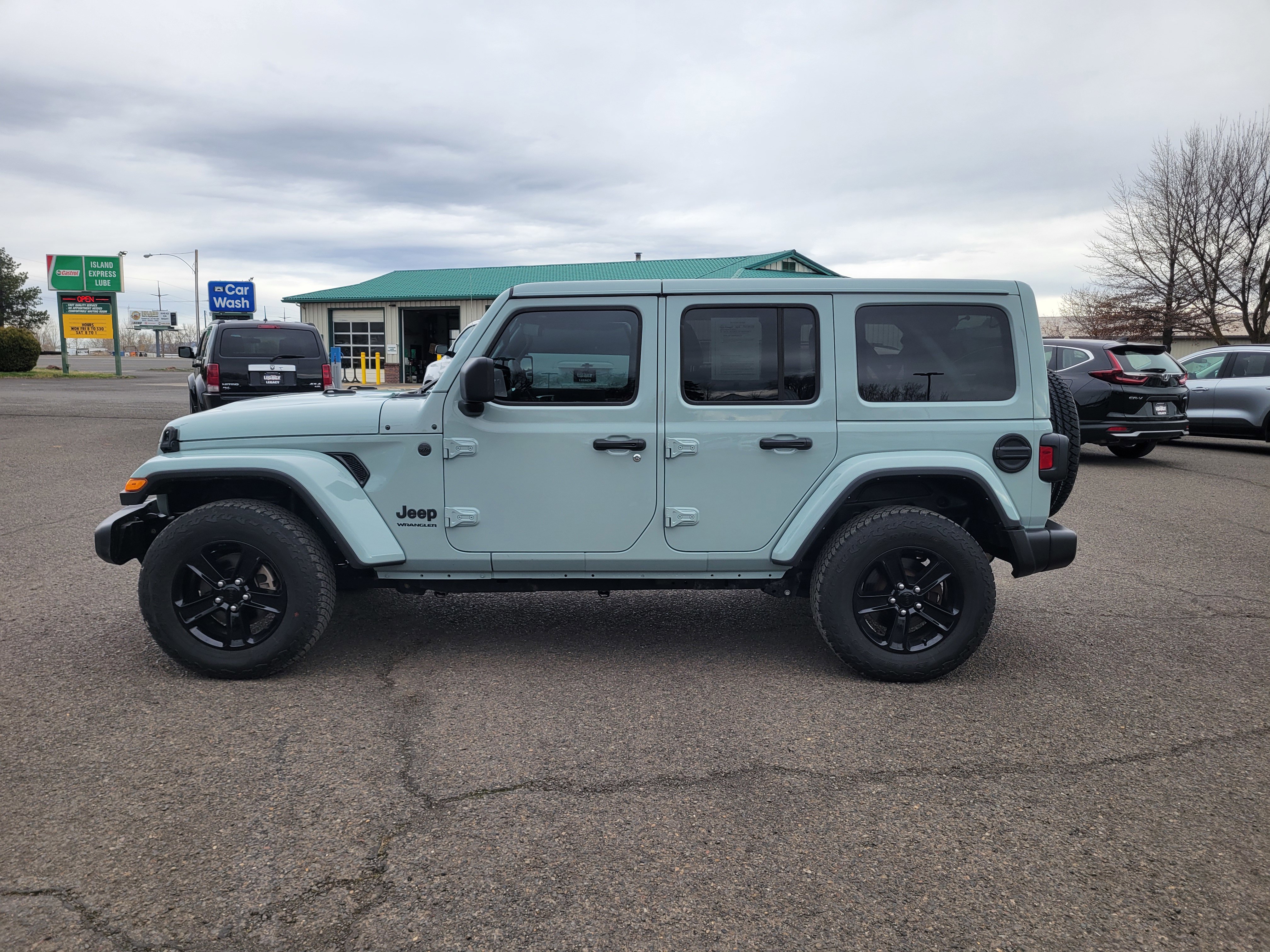 Used 2023 Jeep Wrangler Unlimited Sahara image 12