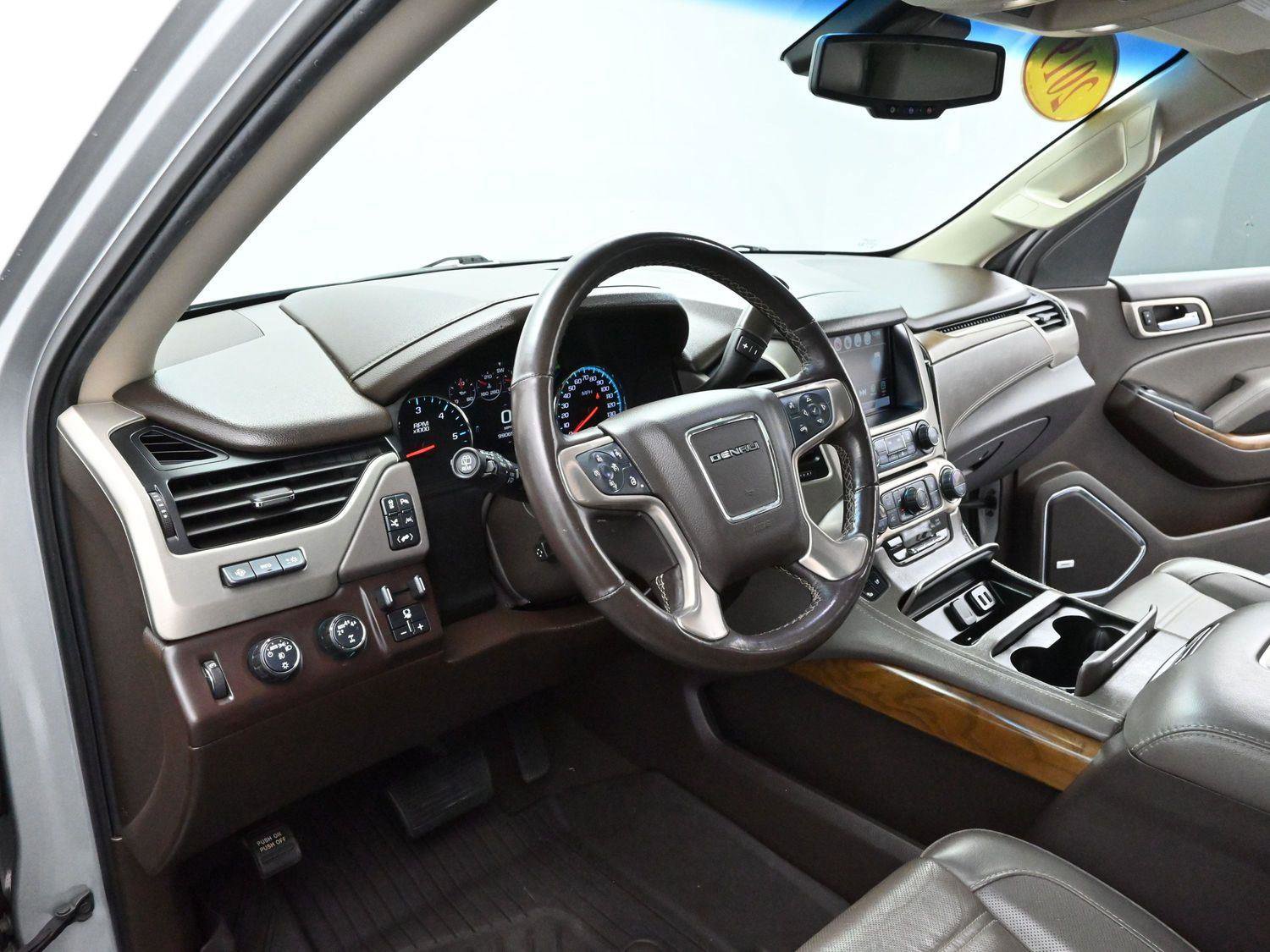 Used 2019 GMC Yukon XL Denali w/ Denali Ultimate Package AWD/4WD image 13