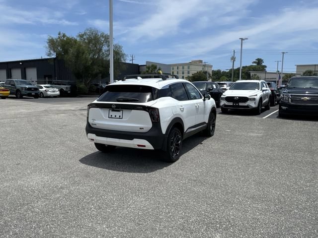 New 2025 Nissan Kicks SR FWD image 5