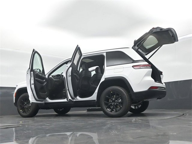 New 2025 Jeep Grand Cherokee Altitude image 66