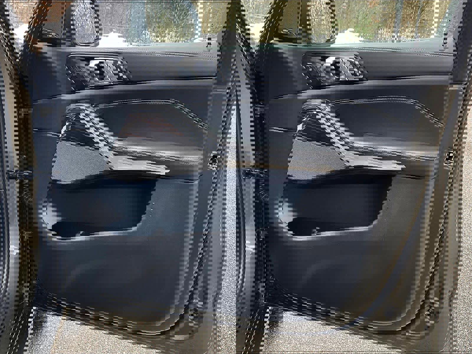 Used 2024 BMW X7 xDrive40i w/ Executive Package image 12