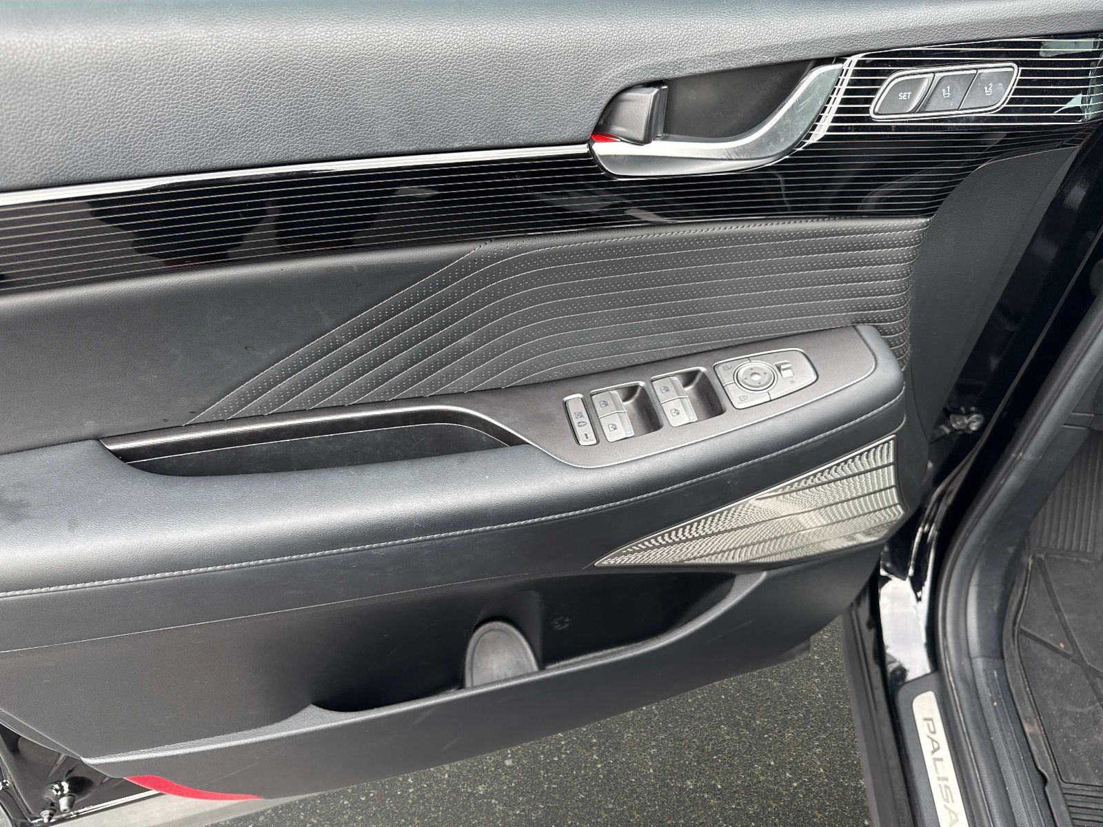 Used 2024 Hyundai Palisade Calligraphy image 17