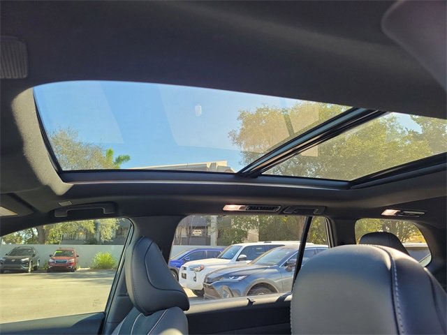 Used 2025 Toyota Grand Highlander AWD Hybrid image 12