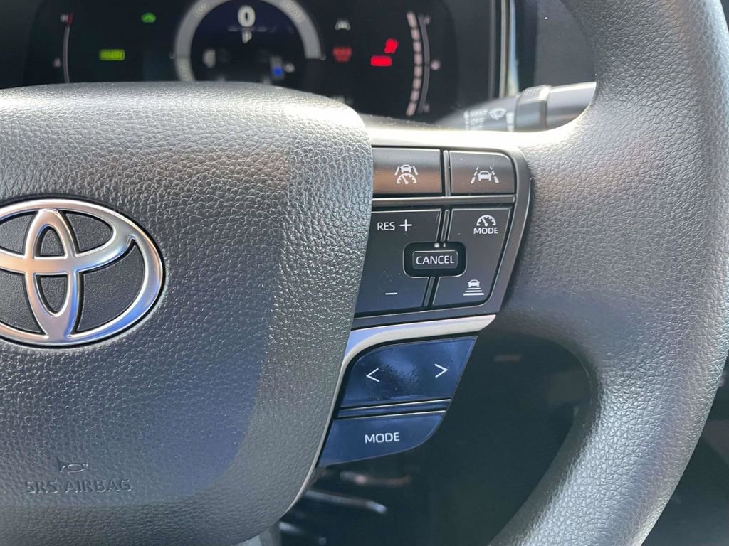 Used 2025 Toyota Camry LE w/ Convenience Package FWD image 33