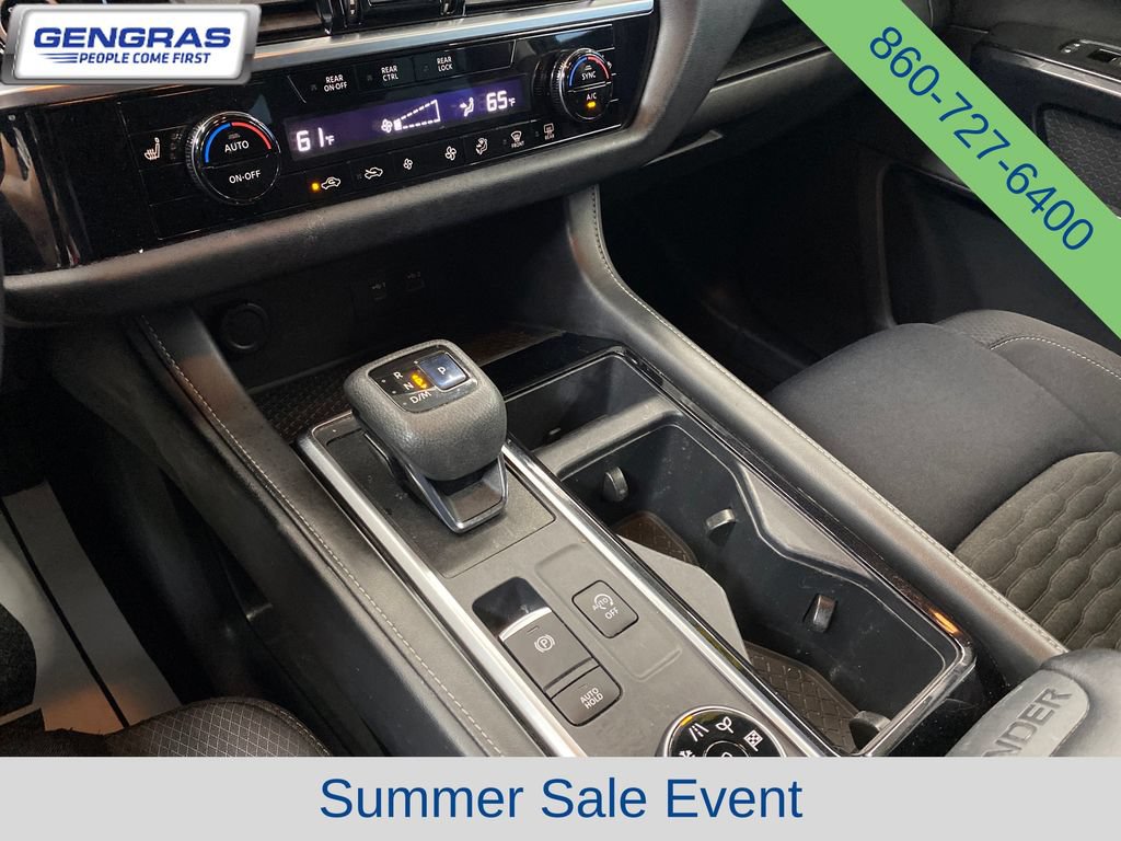 Used 2022 Nissan Pathfinder SV AWD/4WD image 16