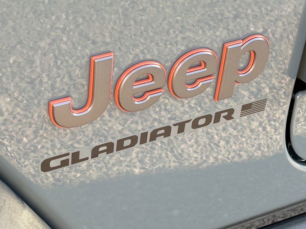 Used 2024 Jeep Gladiator Mojave w/ Technology Group AWD/4WD image 5