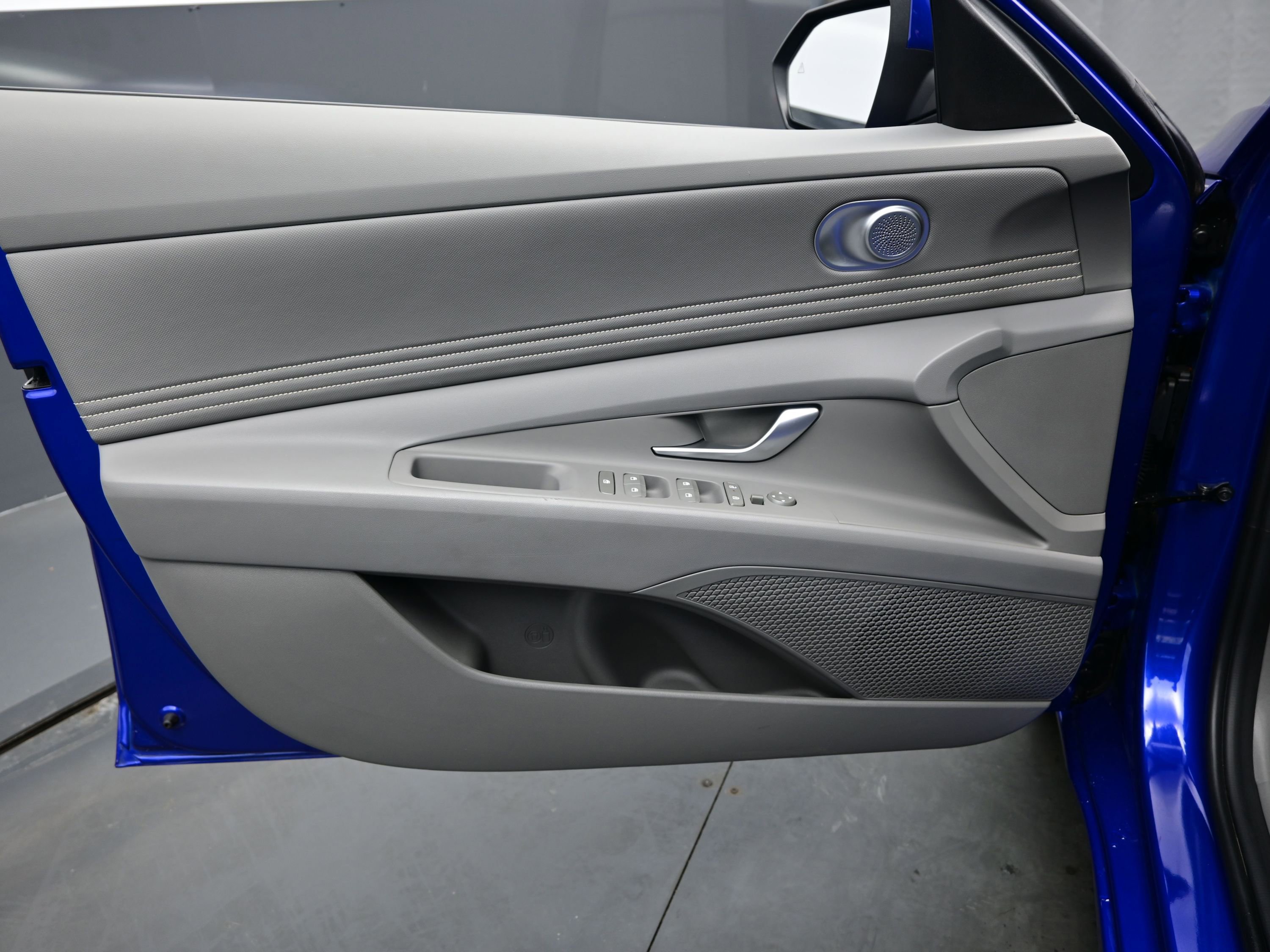 Certified 2025 Hyundai Elantra SEL image 9