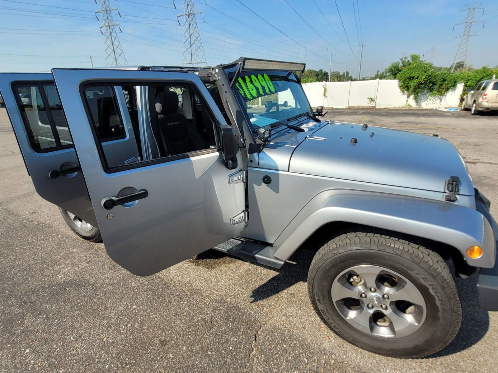 Used 2018 Jeep Wrangler Unlimited Sahara w/ Max Tow Package image 27