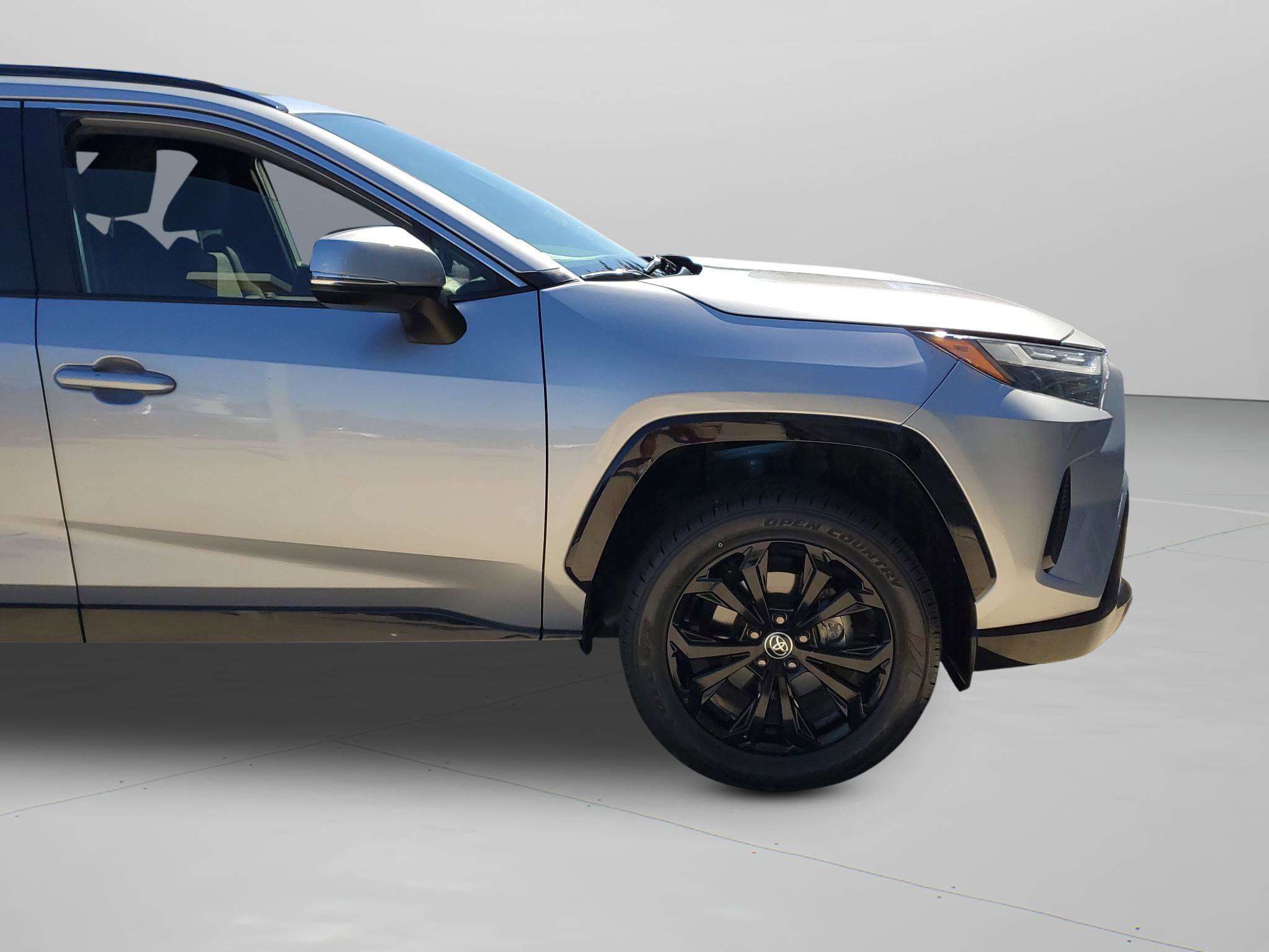 Used 2022 Toyota RAV4 SE image 32