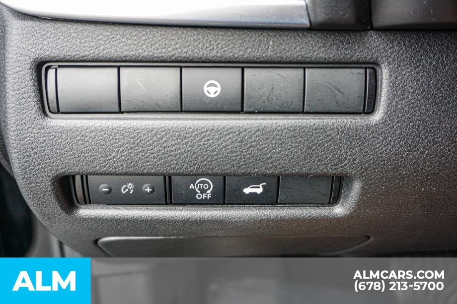 Used 2024 Nissan Rogue SV FWD image 44