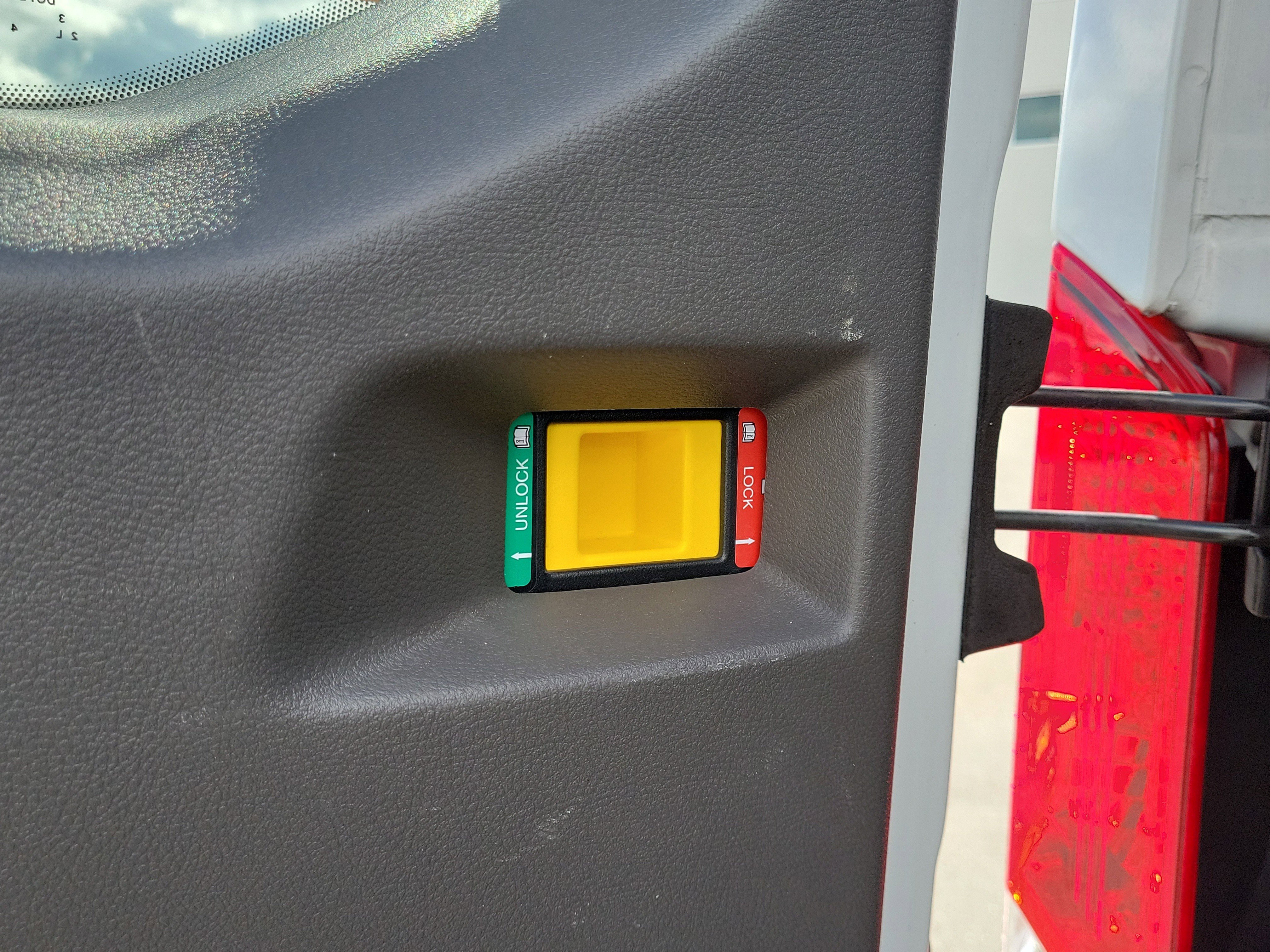 Used 2023 Ford Transit 350 XLT image 16