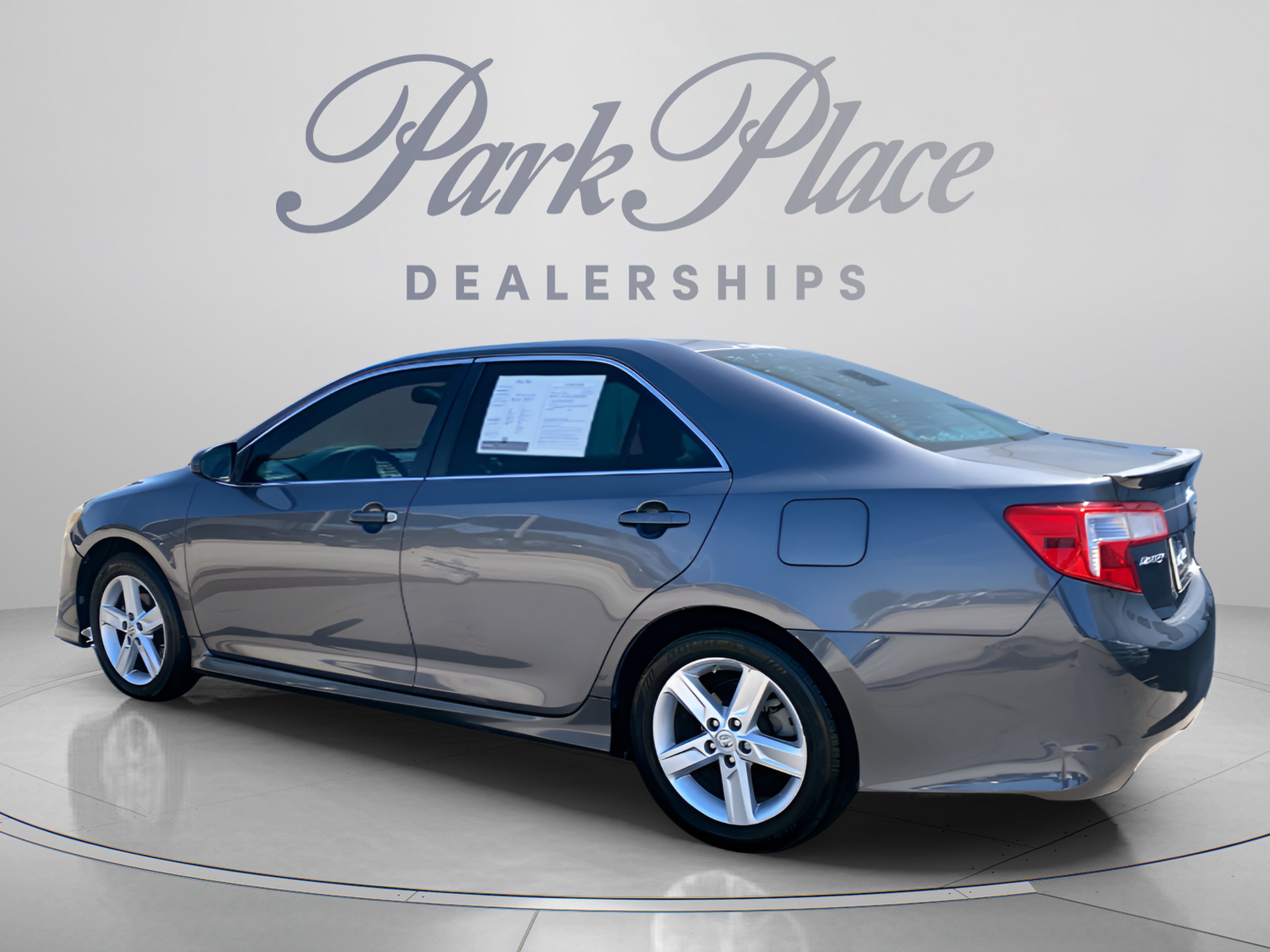 Used 2013 Toyota Camry SE FWD image 3