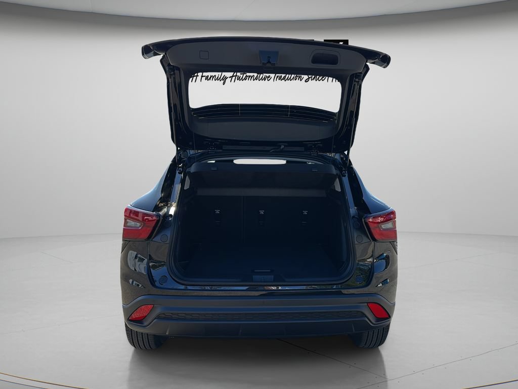 New 2026 Chevrolet Trax LT w/ Driver Confidence Package FWD image 9