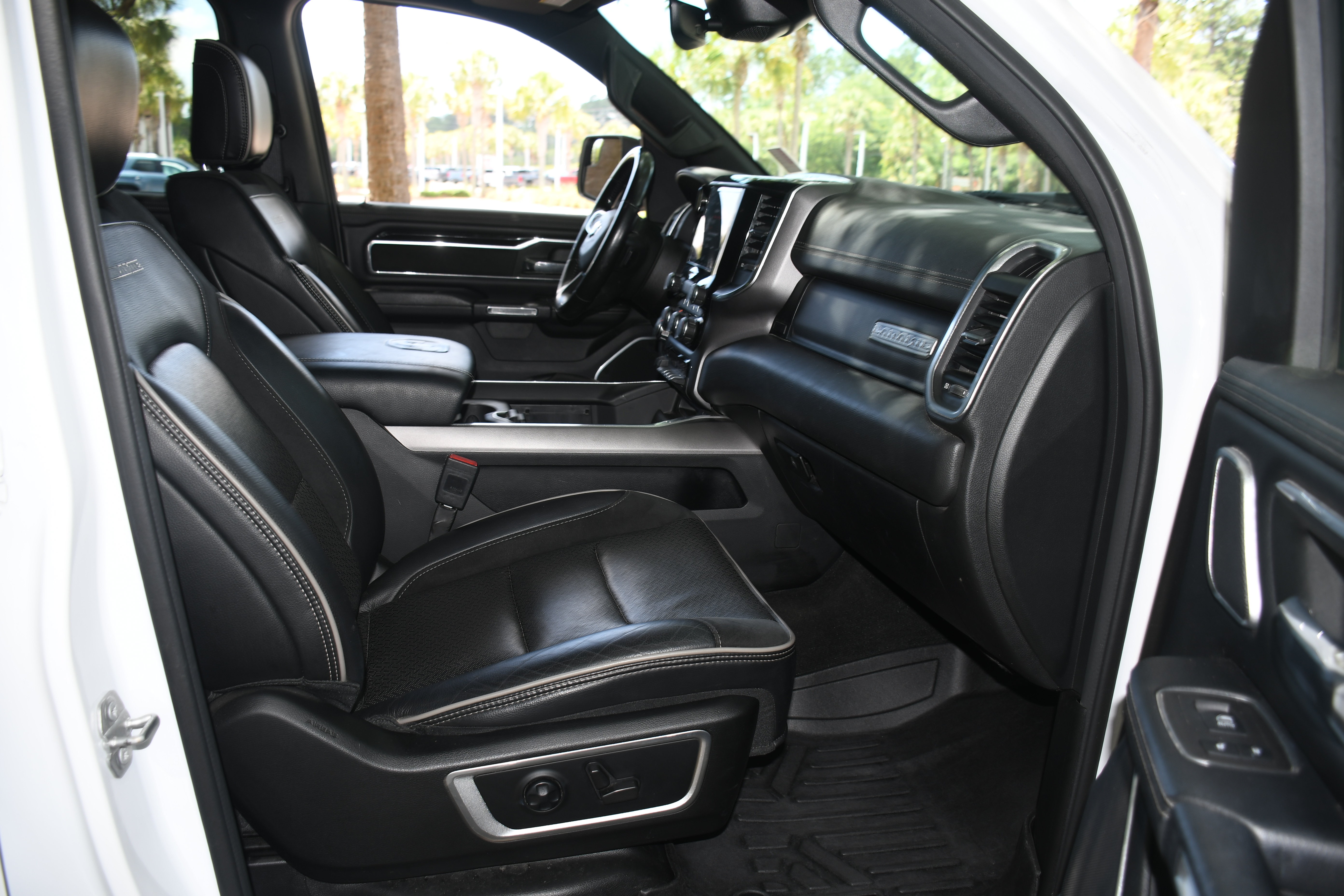 Used 2021 RAM 1500 Laramie AWD/4WD image 21