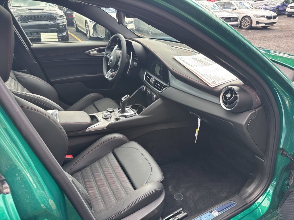 New 2025 Alfa Romeo Giulia AWD w/ Driving Assist Package image 21