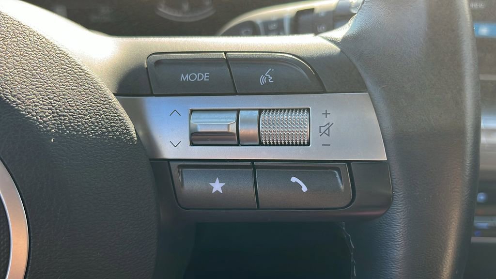 Used 2025 Hyundai Kona SEL image 25