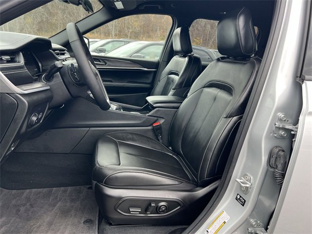 Used 2025 Jeep Grand Cherokee Limited image 15