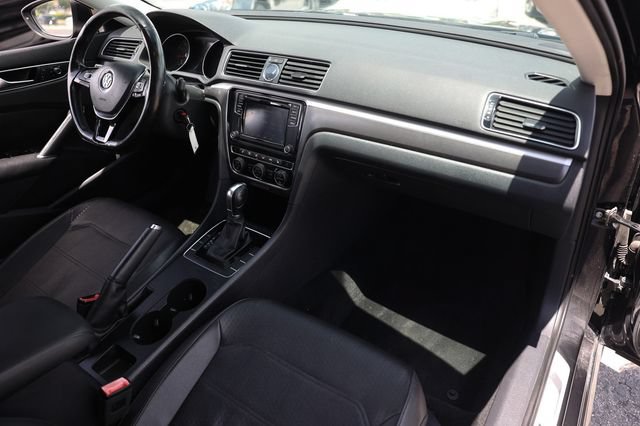 Used 2017 Volkswagen Passat 1.8T R-Line FWD image 21