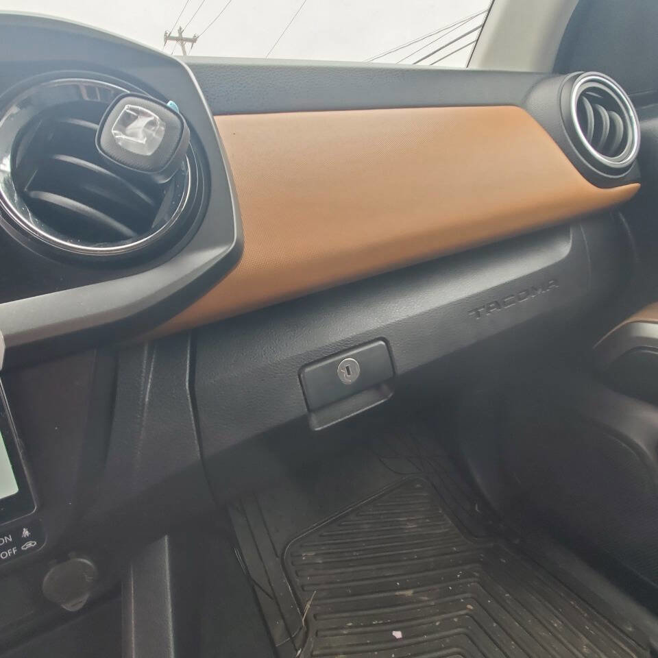 Used 2018 Toyota Tacoma SR5 image 26