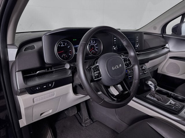 Used 2024 Kia Carnival LX FWD image 9