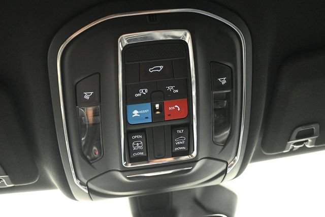Used 2024 Jeep Grand Cherokee Altitude AWD/4WD image 12