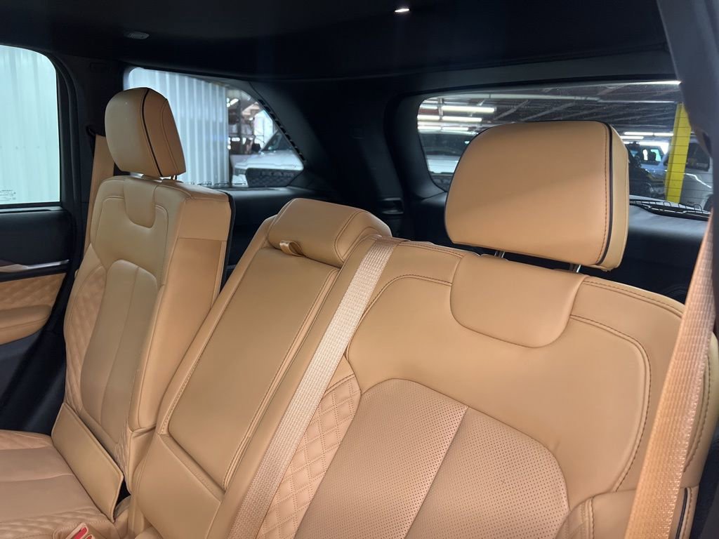 Used 2024 Jeep Grand Cherokee Summit w/ Luxury Tech Group V image 11