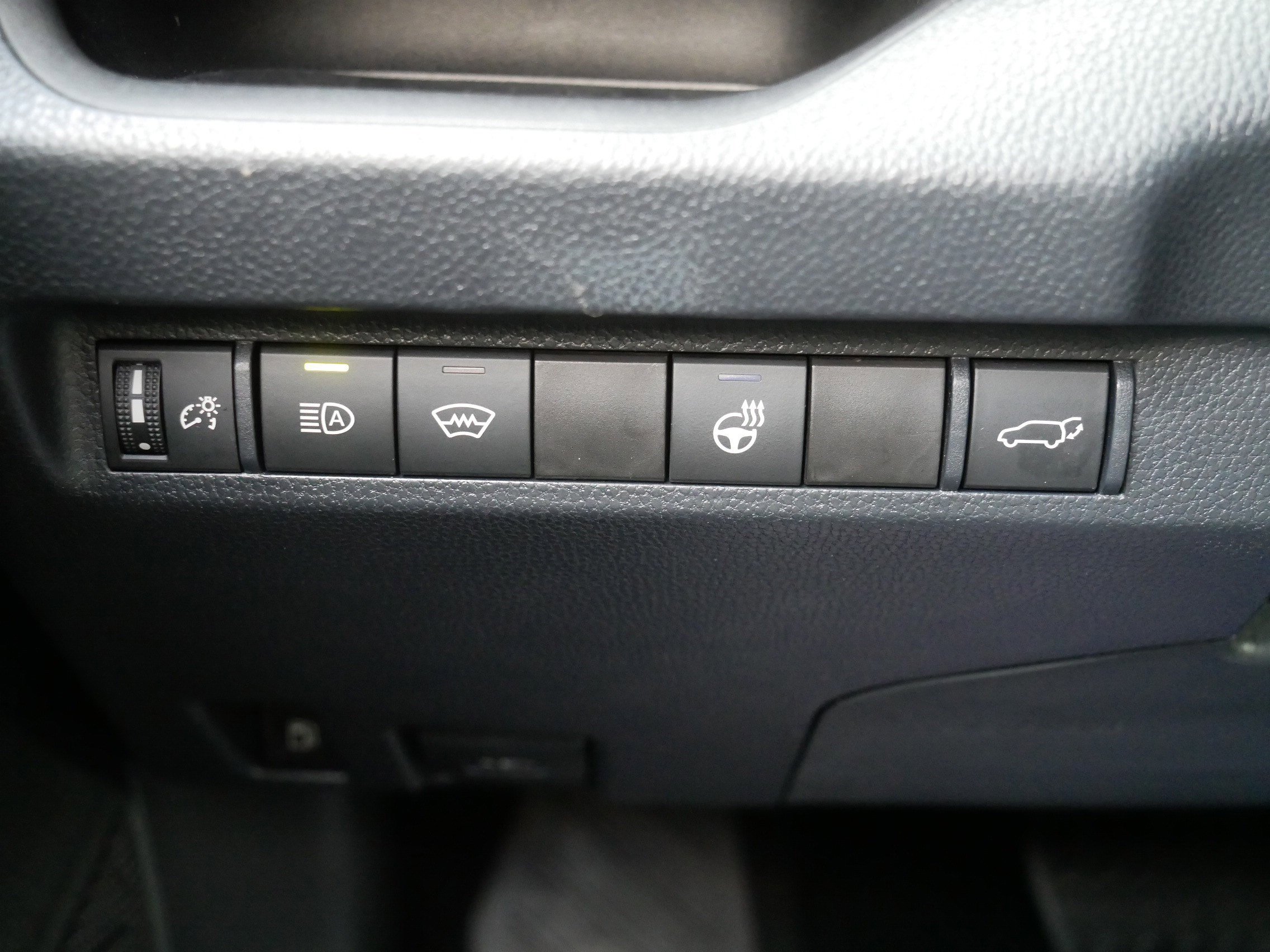 Used 2023 Toyota RAV4 XLE Premium AWD/4WD image 26
