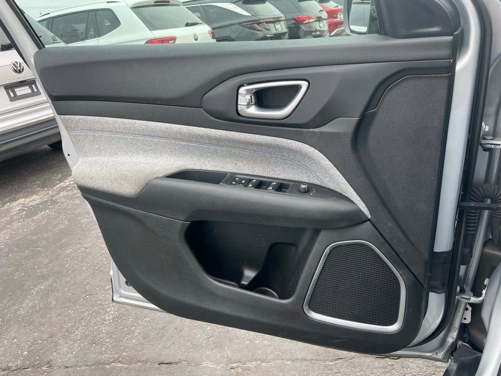 Used 2024 Jeep Compass Latitude image 46