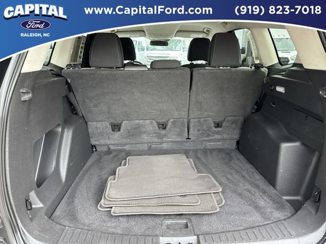 Used 2017 Ford Escape SE w/ SE Cold Weather Package AWD/4WD image 16