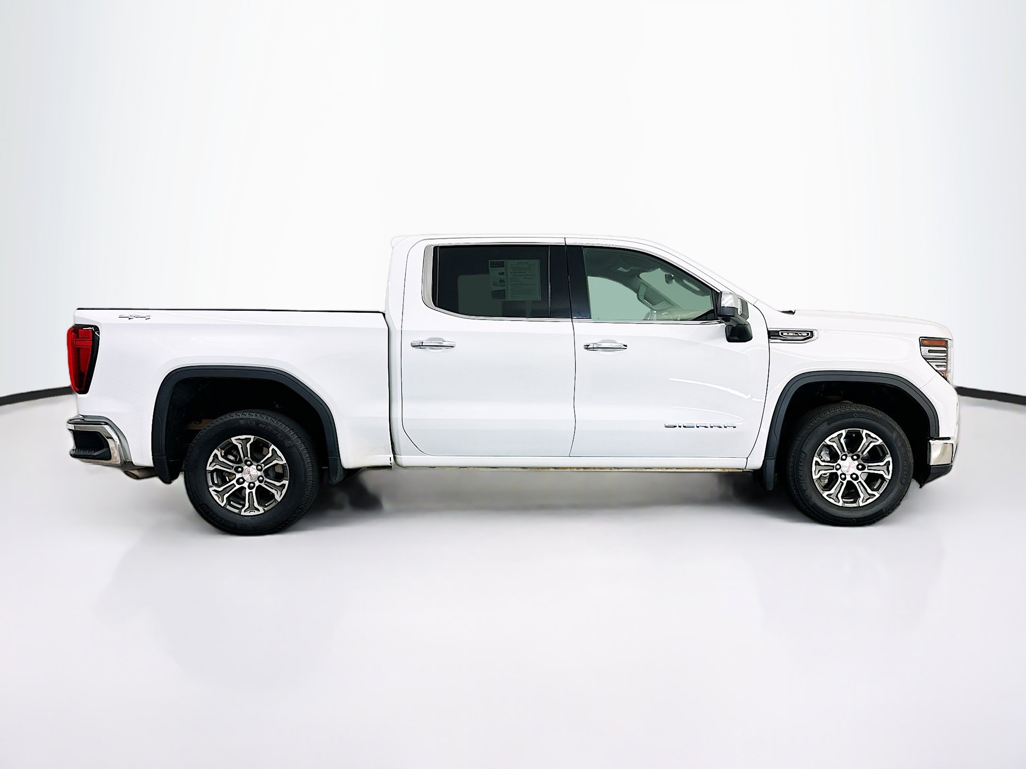 Used 2025 GMC Sierra 1500 SLT AWD/4WD image 10