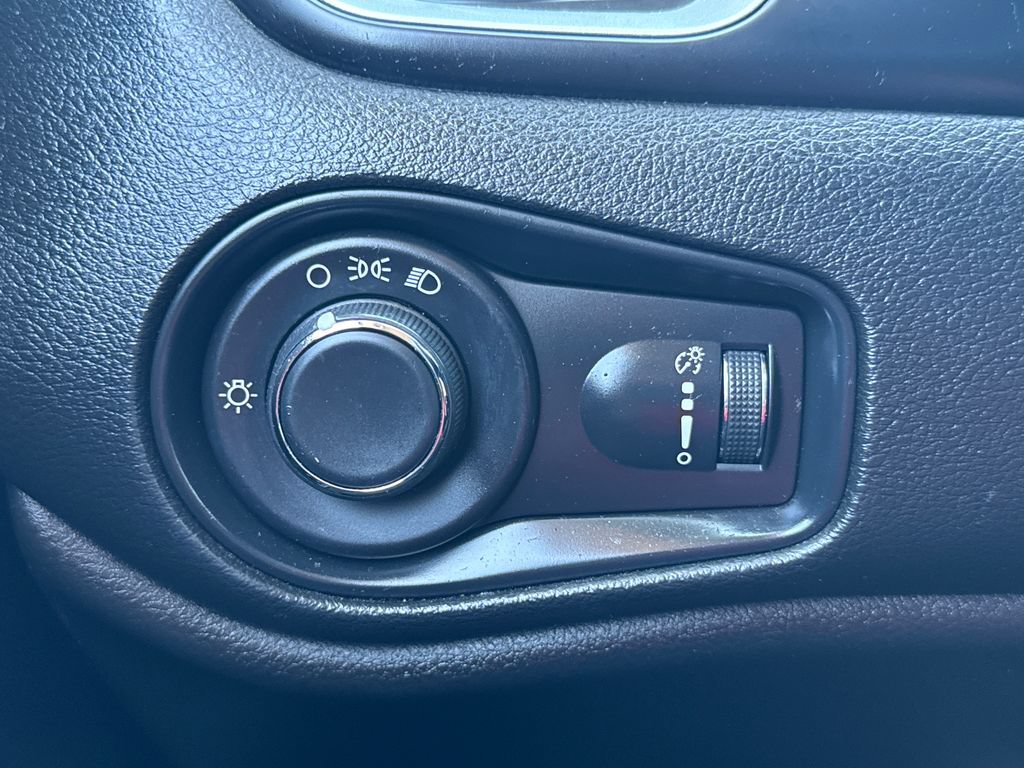 Used 2021 Jeep Renegade Sport FWD image 31