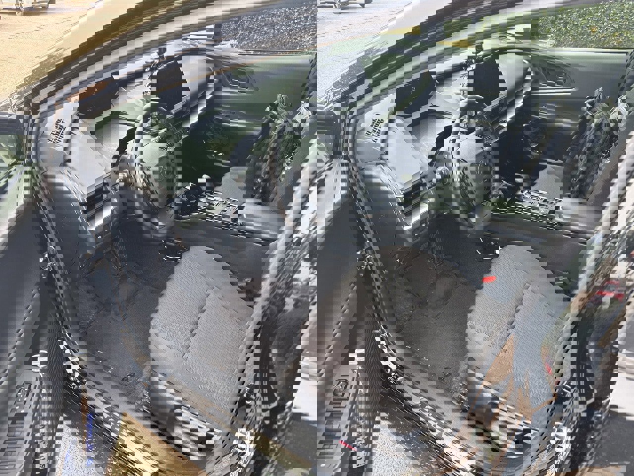 Used 2023 Toyota Prius LE image 5