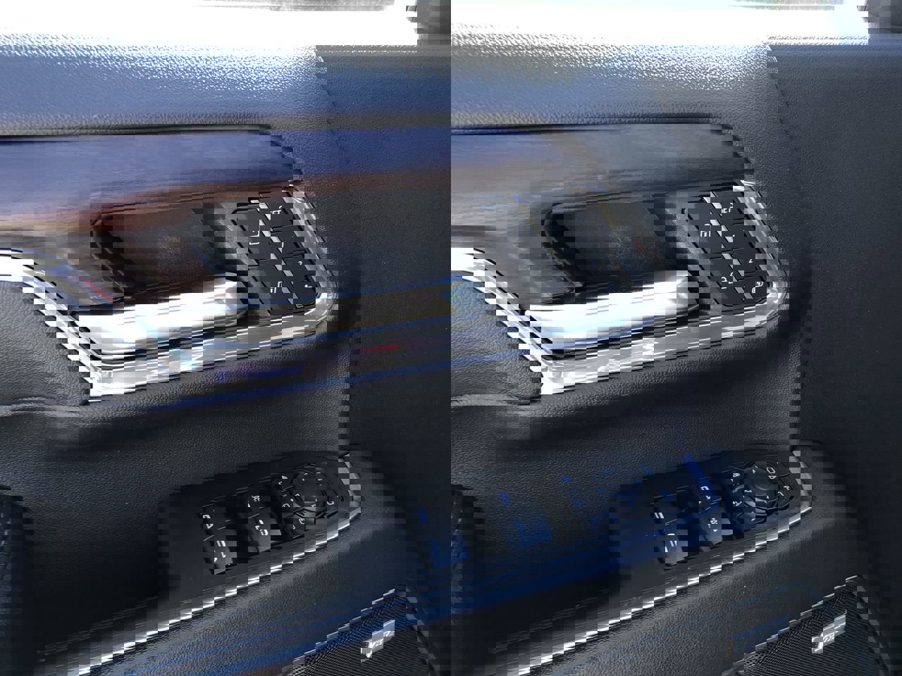 Used 2024 GMC Sierra 2500 SLT w/ SLT Convenience Package image 12