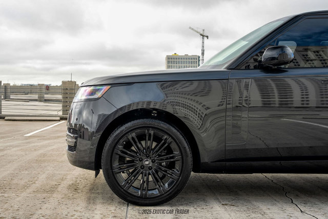 Used 2025 Land Rover Range Rover Long Wheelbase SE image 4
