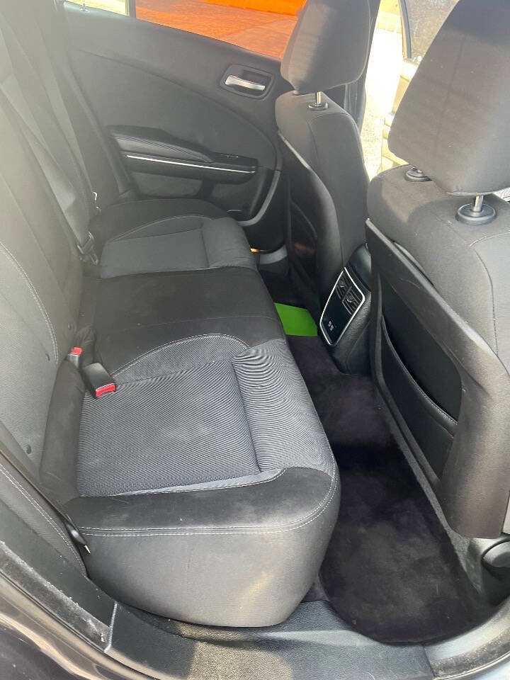 Used 2016 Dodge Charger SE w/ Popular Equipment Group image 9