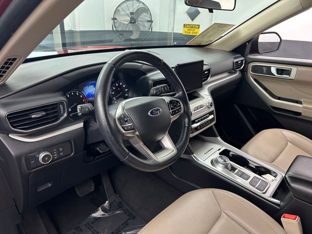 Used 2021 Ford Explorer XLT w/ Equipment Group 202A image 10