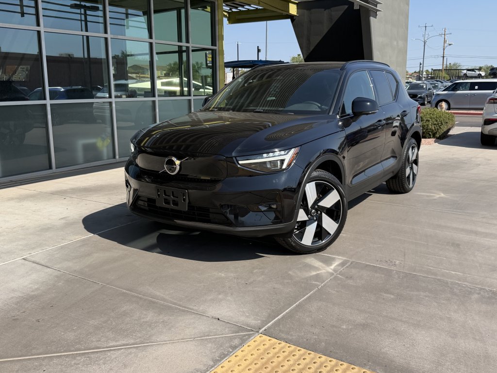 Used 2024 Volvo XC40 Recharge Plus w/ Protection Package Premier RWD image 2
