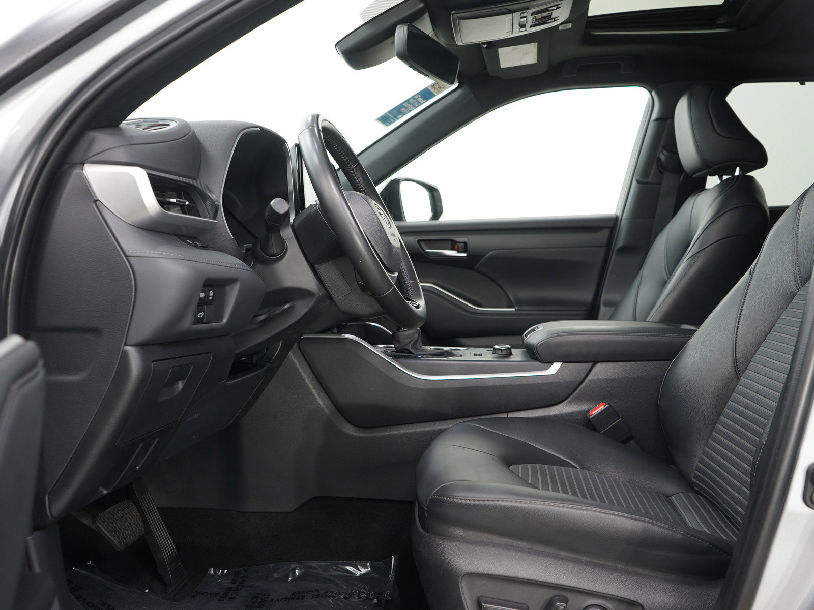 Used 2025 Toyota Highlander XSE AWD/4WD image 21