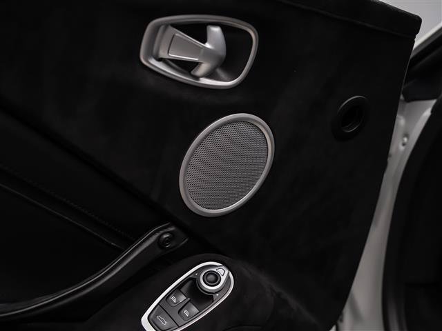 Used 2021 Aston Martin V8 Vantage Coupe RWD image 24