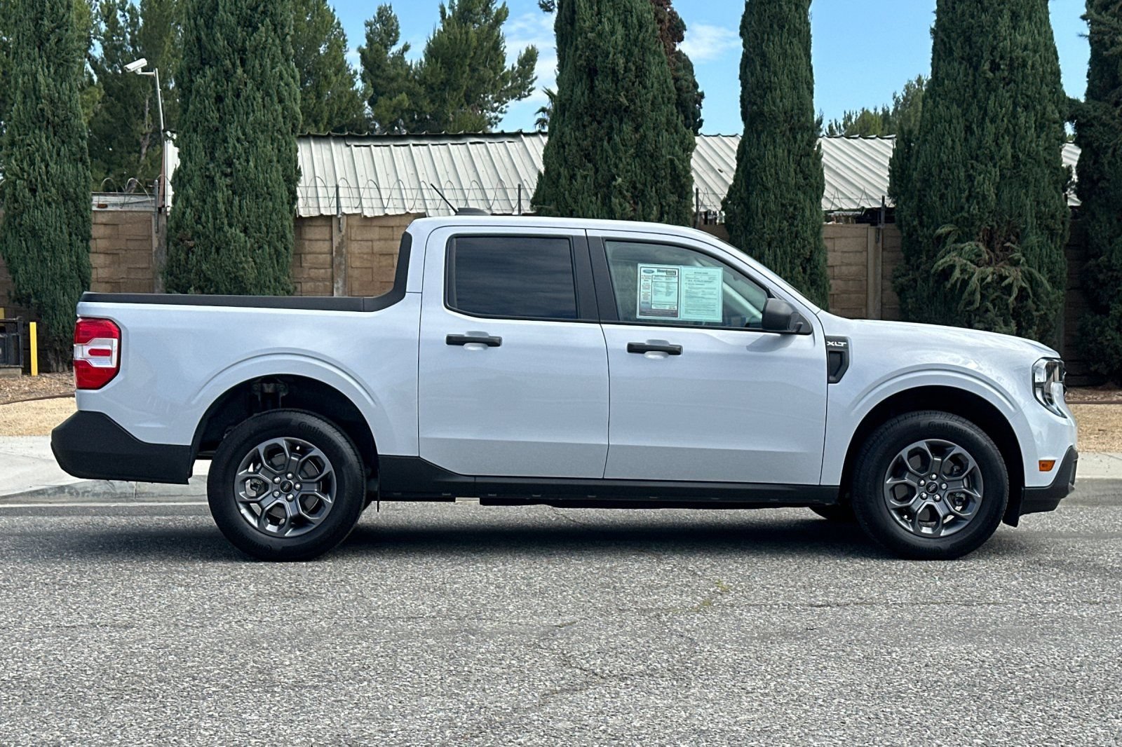 Used 2025 Ford Maverick XLT FWD image 3