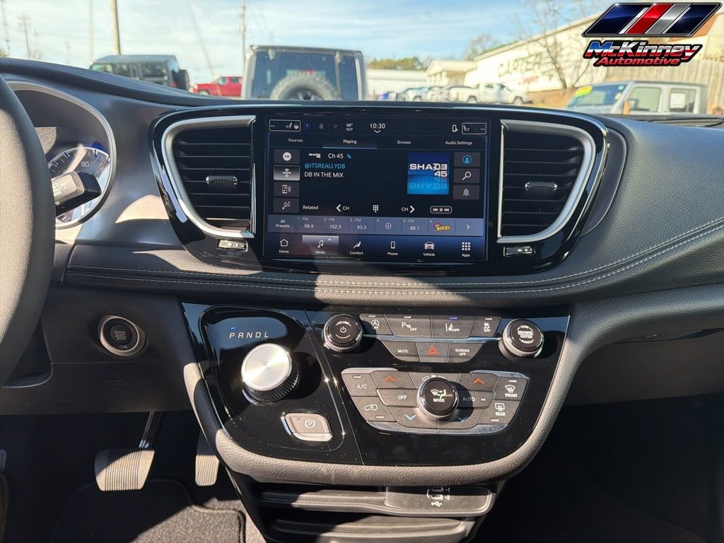 New 2026 Chrysler Pacifica Select FWD image 40