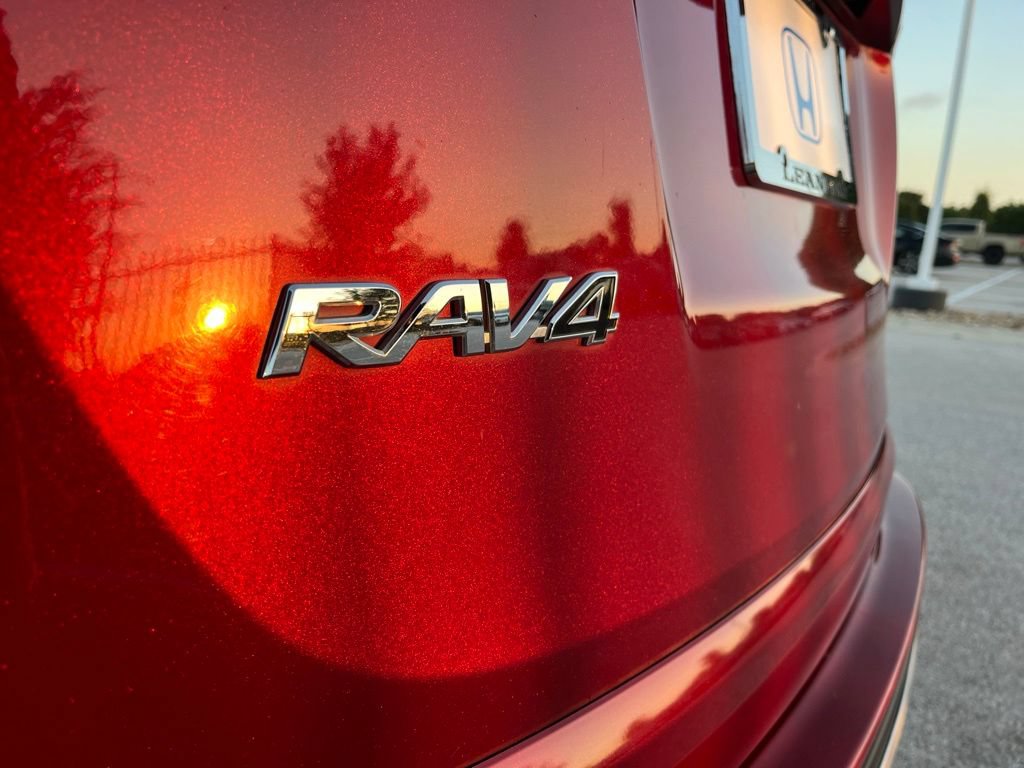 Used 2018 Toyota RAV4 XLE w/ Plus Extra Value Package FWD image 8
